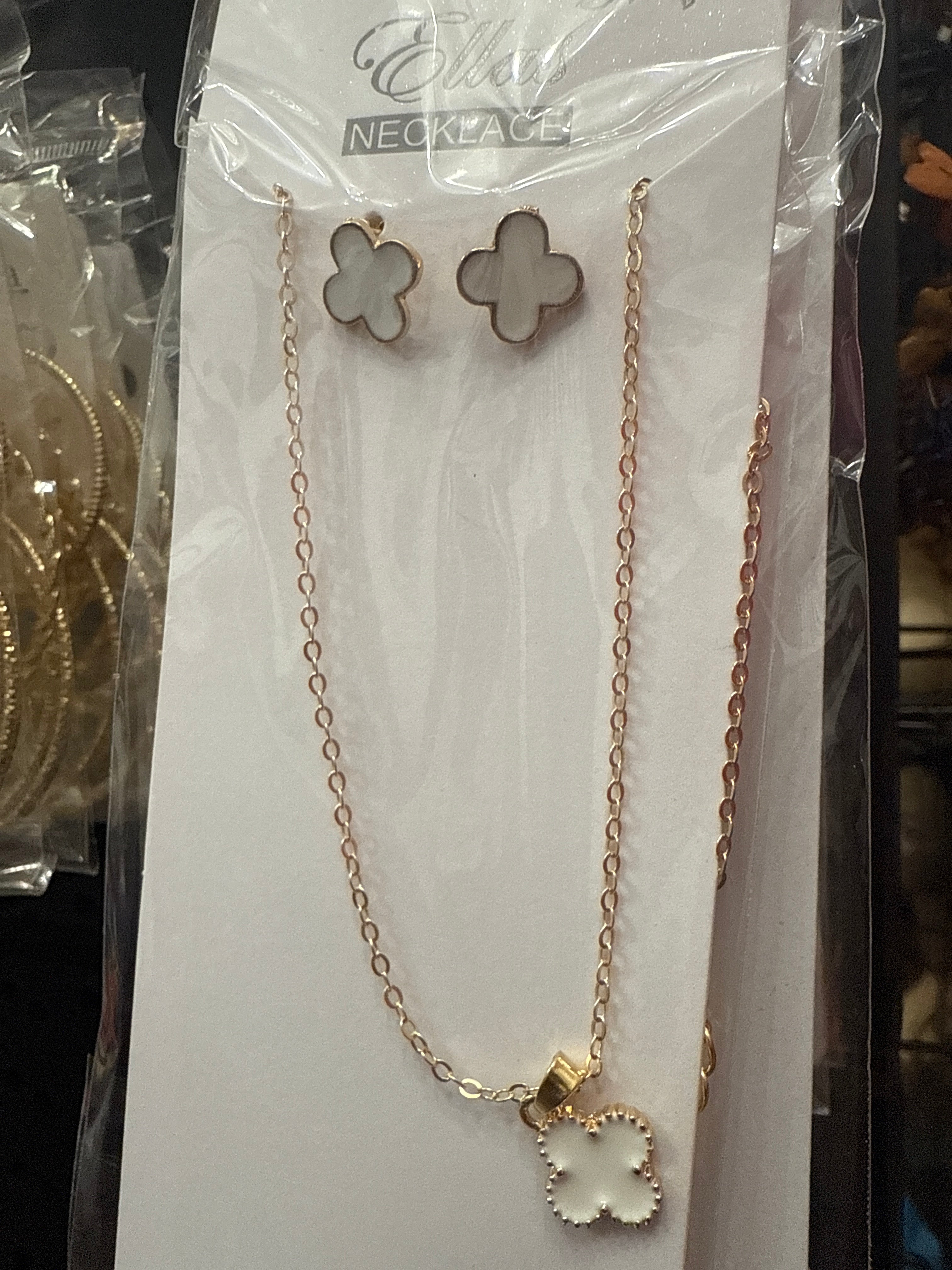 Elle White Clover Jewelry Set