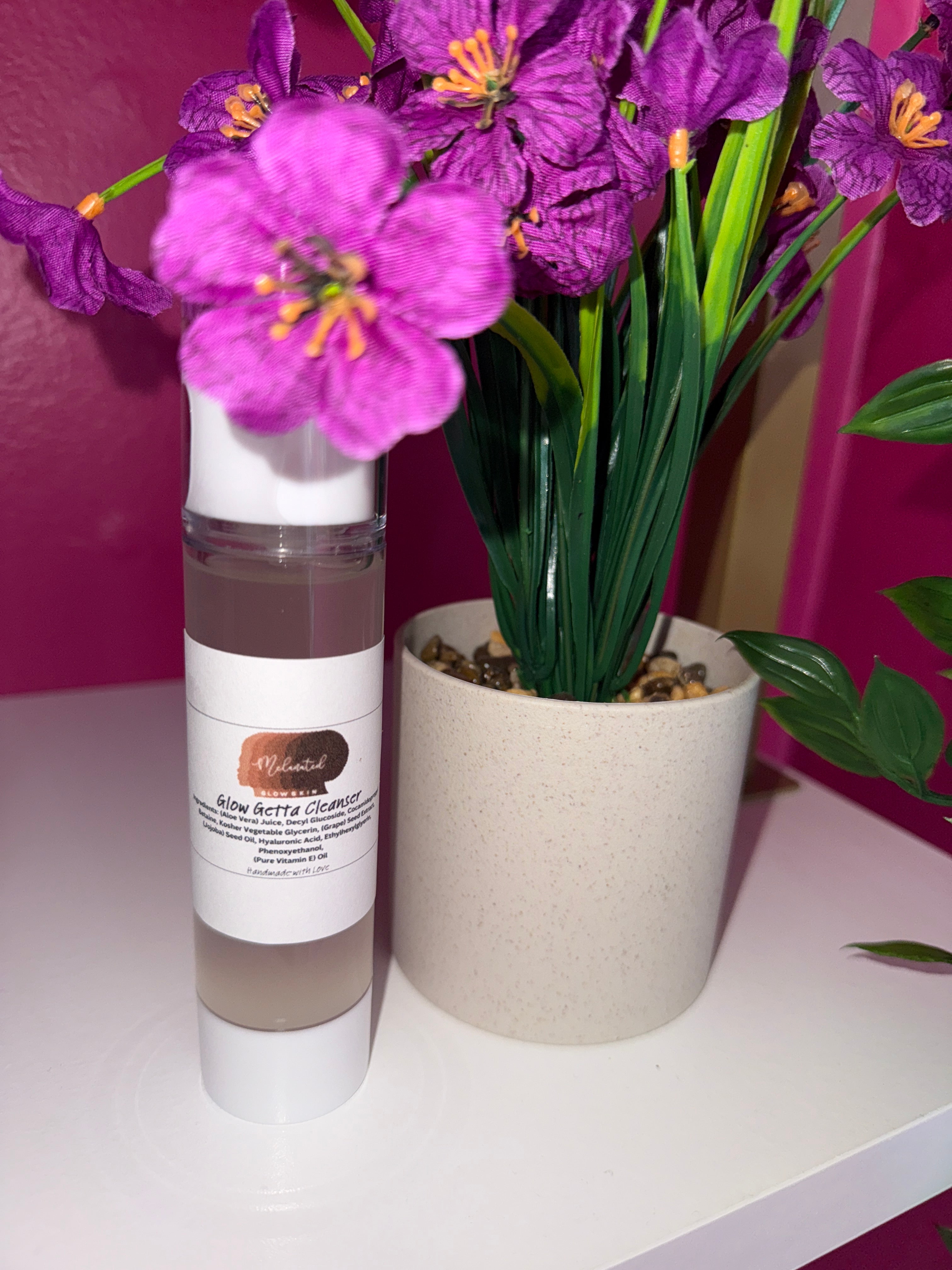 Uncharted Glow Getta Cleanser